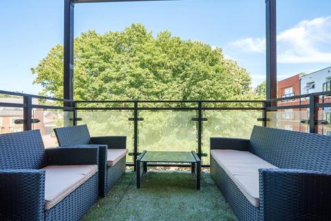 2 bedroom apartment for sale, Edrich Grange, Crowthorne, Berkshire