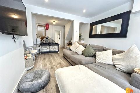 3 bedroom terraced house for sale, Northern Road, Aylesbury, HP19