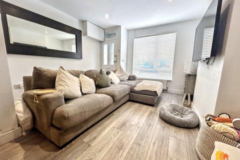 3 bedroom terraced house for sale, Northern Road, Aylesbury, HP19