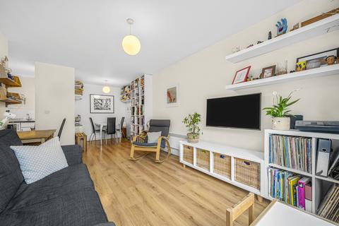 2 bedroom flat for sale, Mercia Court, Highwood Close, London, SE22
