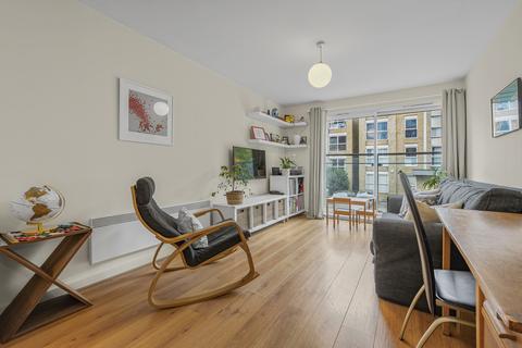 2 bedroom flat for sale, Mercia Court, Highwood Close, London, SE22