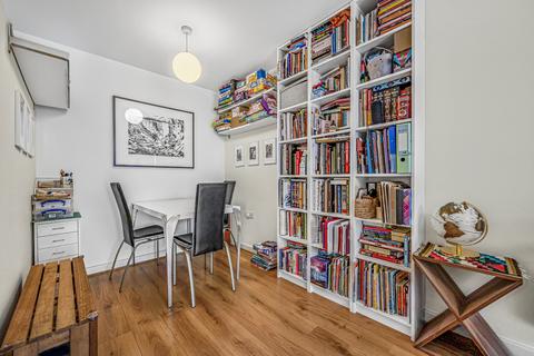 2 bedroom flat for sale, Mercia Court, Highwood Close, London, SE22