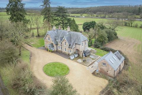 undefined, Llanmartin