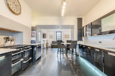 undefined, Llanmartin