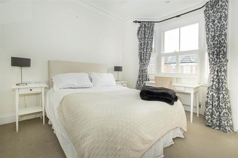17 Tolverne Road, London, SW20 8RA