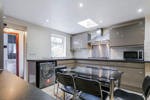 6 bedroom terraced house to rent, Teignmouth Road, Birmingham B29