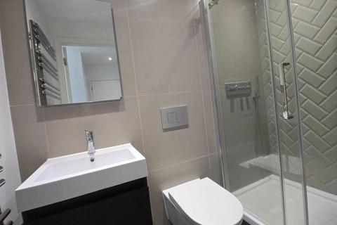 2 bedroom flat to rent, Western Avenue, Perivale
