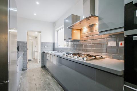 4 bedroom terraced house to rent, Teignmouth Road, Birmingham B29