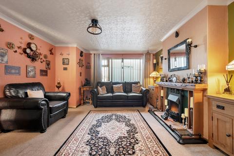 4 bedroom detached house for sale, Spacious Home on Redbrook Crescent, Melton, LE13 0EU