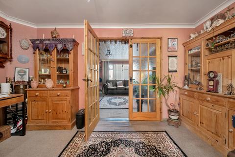 4 bedroom detached house for sale, Spacious Home on Redbrook Crescent, Melton, LE13 0EU