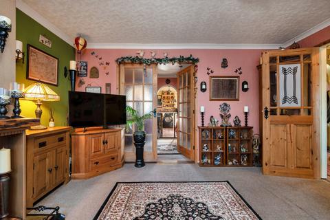 4 bedroom detached house for sale, Spacious Home on Redbrook Crescent, Melton, LE13 0EU
