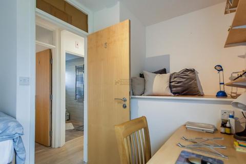 5 bedroom terraced house to rent, Leeson Walk, Birmingham B17