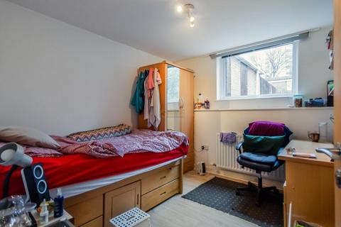 5 bedroom terraced house to rent, Leeson Walk, Birmingham B17