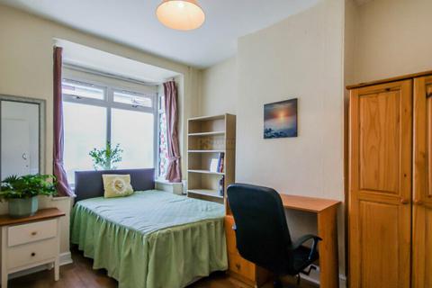 3 bedroom terraced house to rent, Hubert Road, Birmingham B29