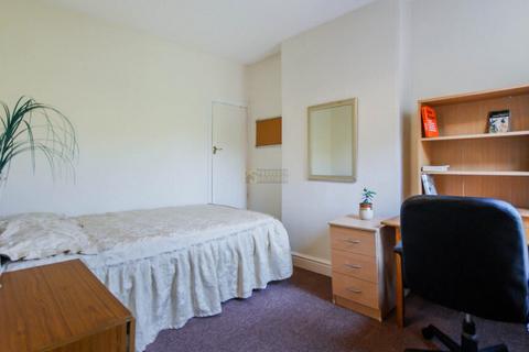 3 bedroom terraced house to rent, Hubert Road, Birmingham B29