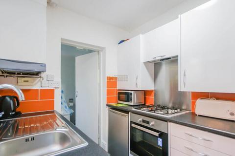 3 bedroom terraced house to rent, Hubert Road, Birmingham B29