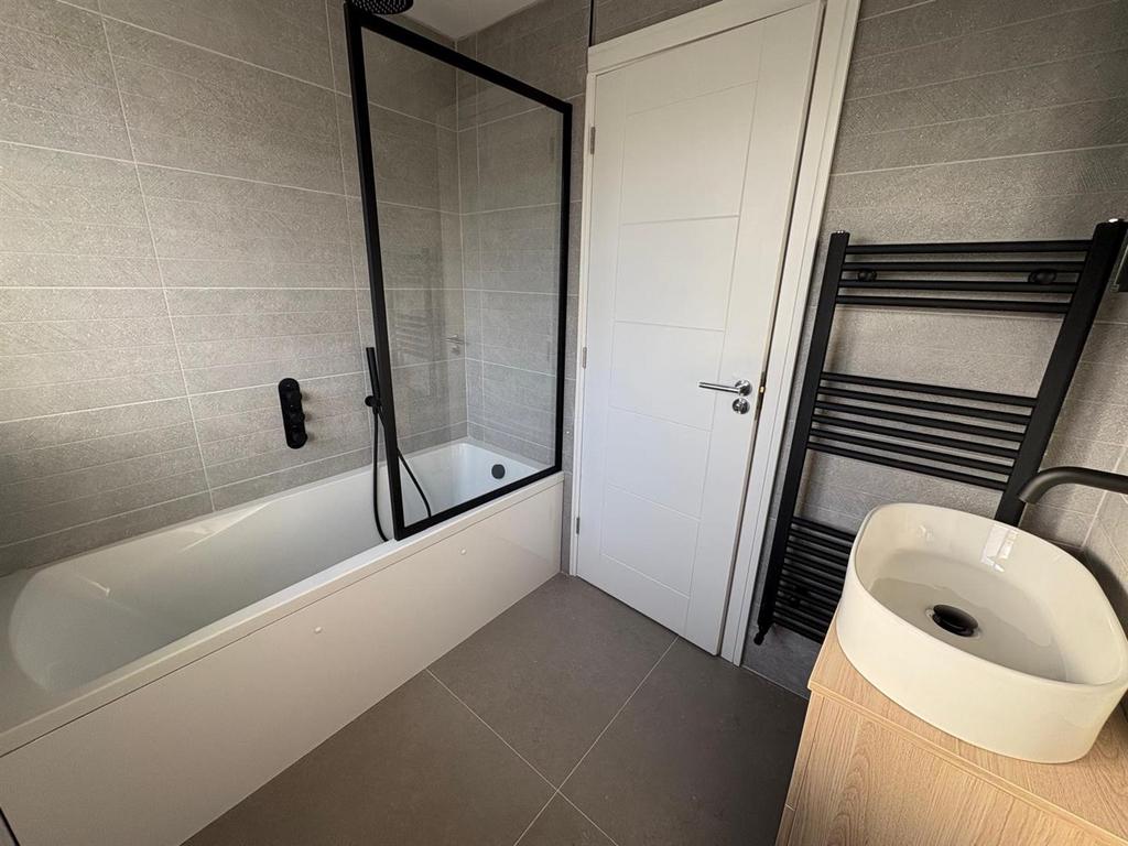 Family Bathroom: