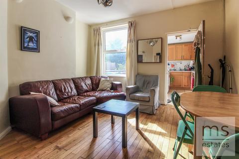 4 bedroom terraced house to rent, Albert Road, Nottingham NG7