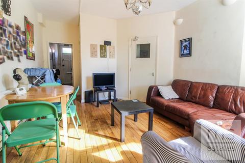 4 bedroom terraced house to rent, Albert Road, Nottingham NG7