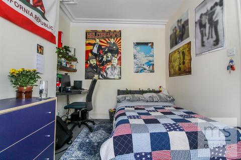 4 bedroom terraced house to rent, Albert Road, Nottingham NG7