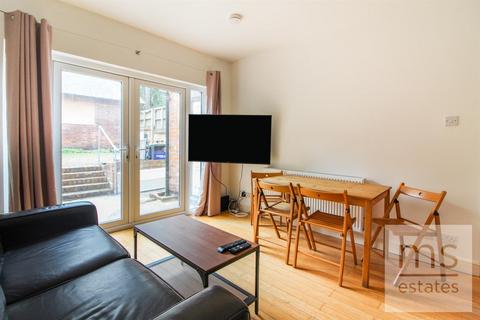 5 bedroom detached house to rent, Allington Avenue, Nottingham NG7