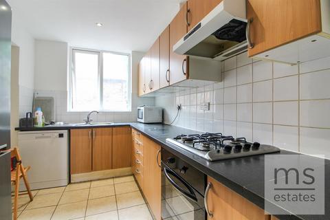 5 bedroom detached house to rent, Allington Avenue, Nottingham NG7