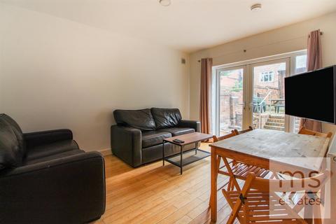 5 bedroom detached house to rent, Allington Avenue, Nottingham NG7