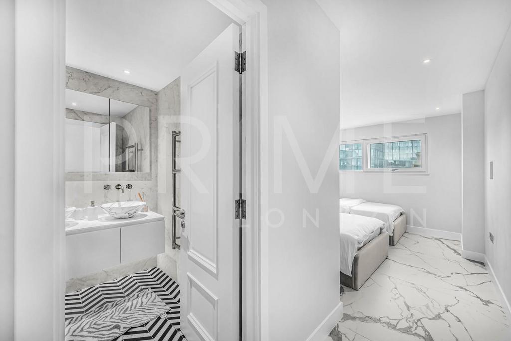 BATHROOM1.jpg