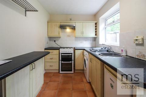 2 bedroom semi-detached house to rent, Bedarra Grove, Nottingham NG7