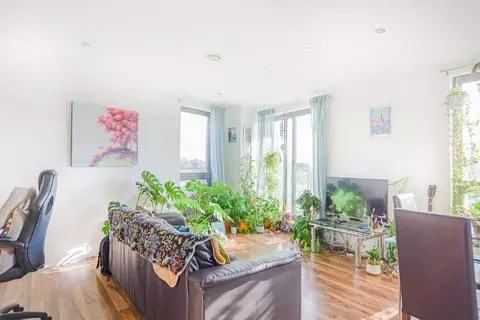 2 bedroom flat for sale - Photo 4