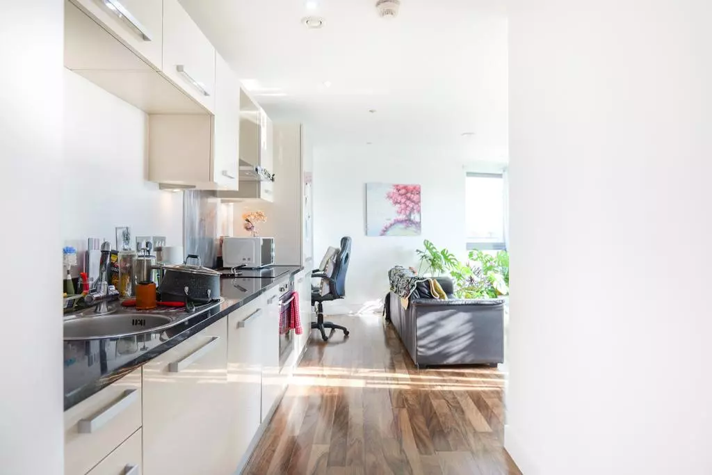 2 bedroom flat for sale - Photo 11