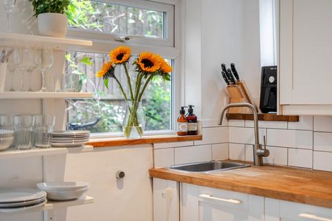 1 bedroom flat for sale, Lausanne Road, Peckham, London, SE15