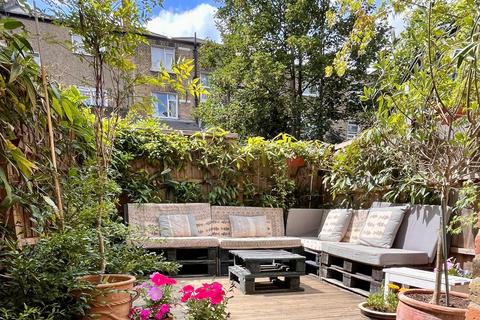 1 bedroom flat for sale, Lausanne Road, Peckham, London, SE15