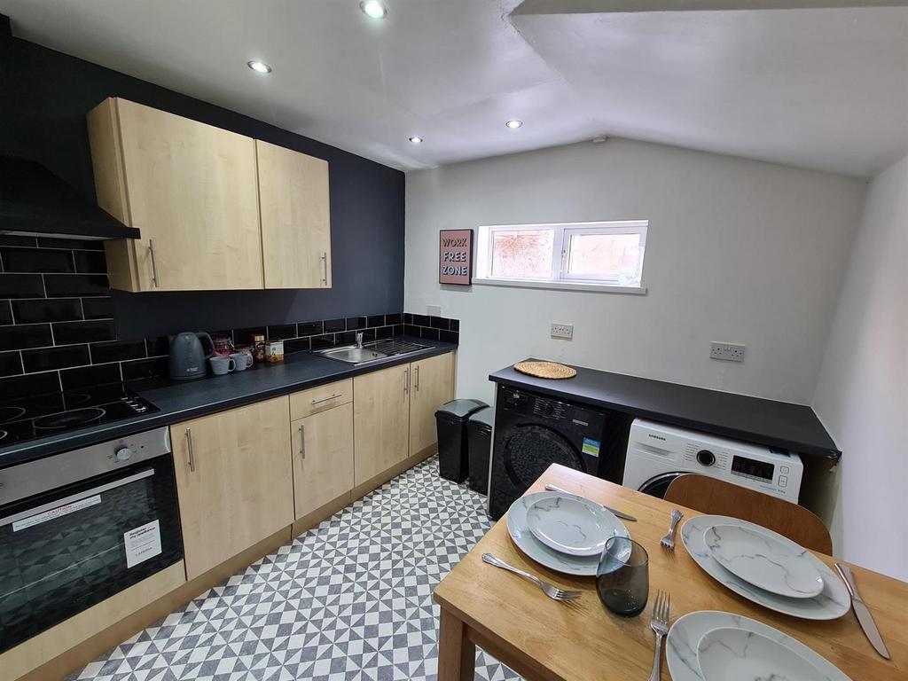 Kitchen1.jpg
