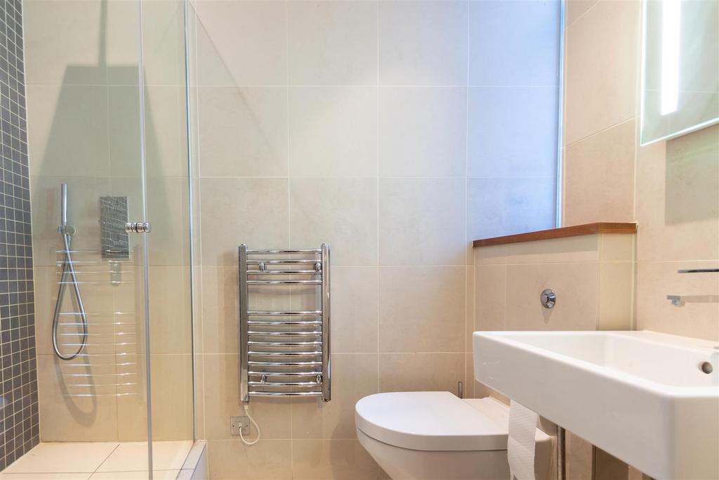 En-suite 1 (1 of 1).jpg