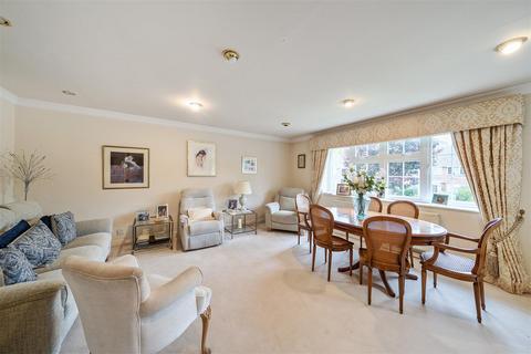 2 bedroom flat for sale, Laburnum Court, Stanmore HA7