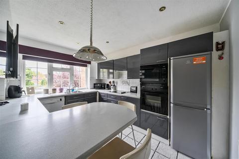 2 bedroom flat for sale, Laburnum Court, Stanmore HA7