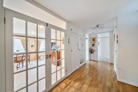 2 bedroom flat for sale, Laburnum Court, Stanmore HA7