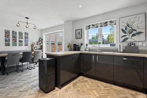 4 bedroom detached house for sale, Carpenters Way, Badshot Lea, Farnham, Surrey, GU9