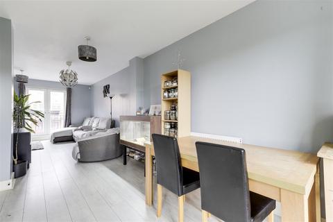 3 bedroom terraced house for sale, Kelham Drive, Sherwood NG5