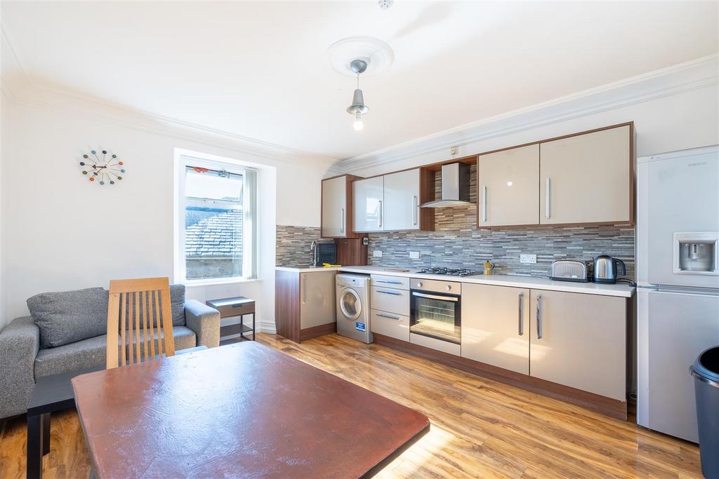 1 A Castle Hill Flat 3 4.jpg