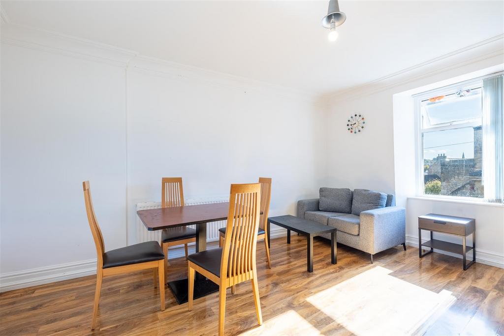 1 A Castle Hill Flat 3 5.jpg