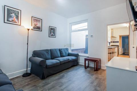 7 bedroom terraced house to rent, Warwards Lane, Birmingham B29