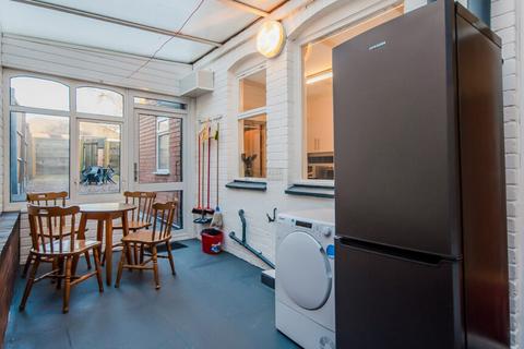 7 bedroom terraced house to rent, Warwards Lane, Birmingham B29