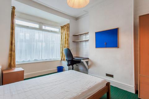 7 bedroom terraced house to rent, Warwards Lane, Birmingham B29