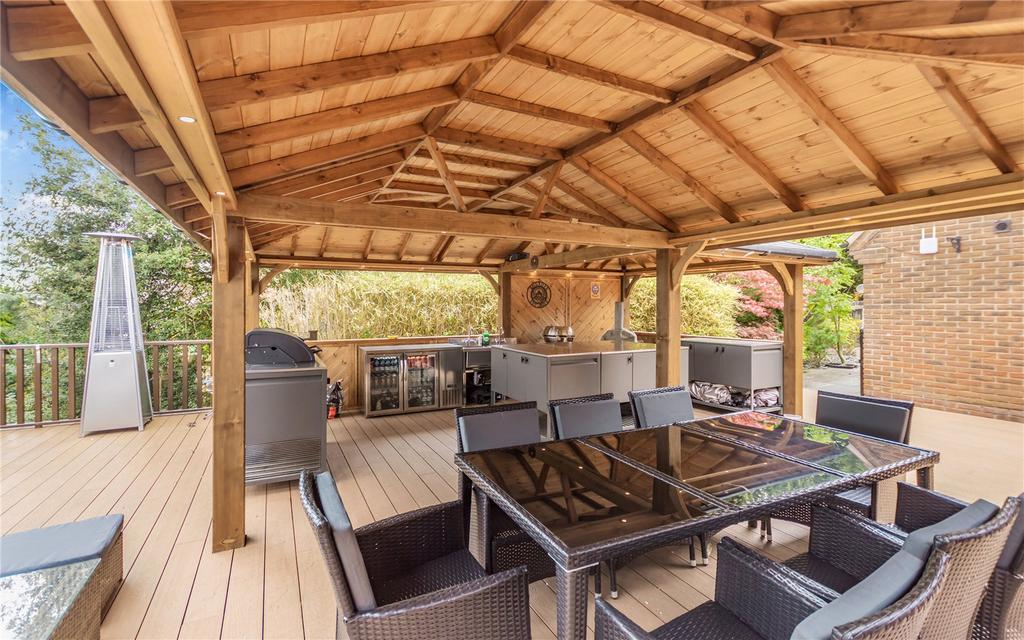 Outdoor Kitchen