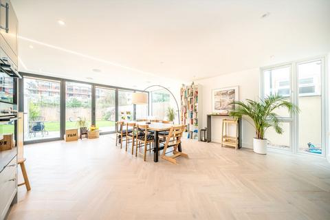 undefined, Craneford Way, Twickenham TW2