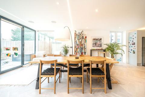 undefined, Craneford Way, Twickenham TW2