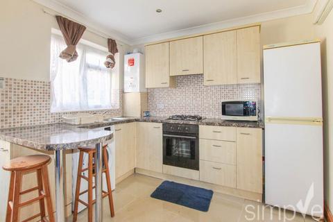Studio to rent, Denbigh Drive, Hayes, Middlesex