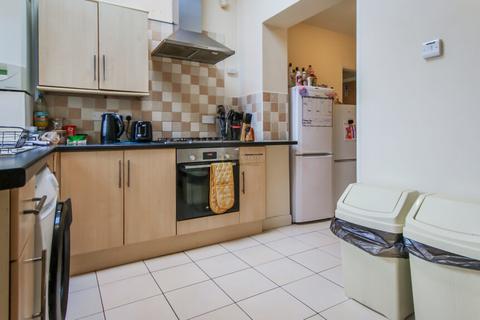 6 bedroom semi-detached house to rent, Genners Lane, Birmingham B32